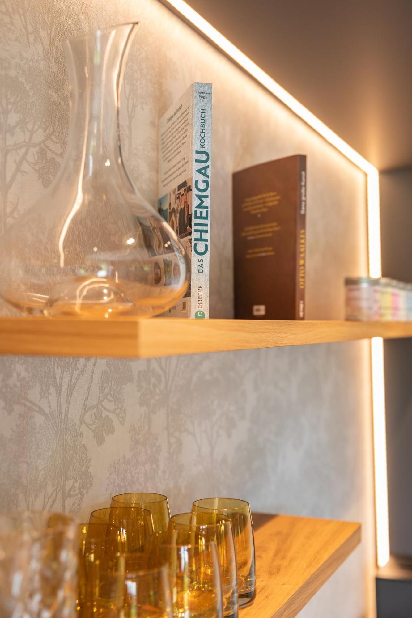 Graf Chiemo Suites - Direkt Am Chiemsee Mit Separatem Seezugang Chieming Luaran gambar