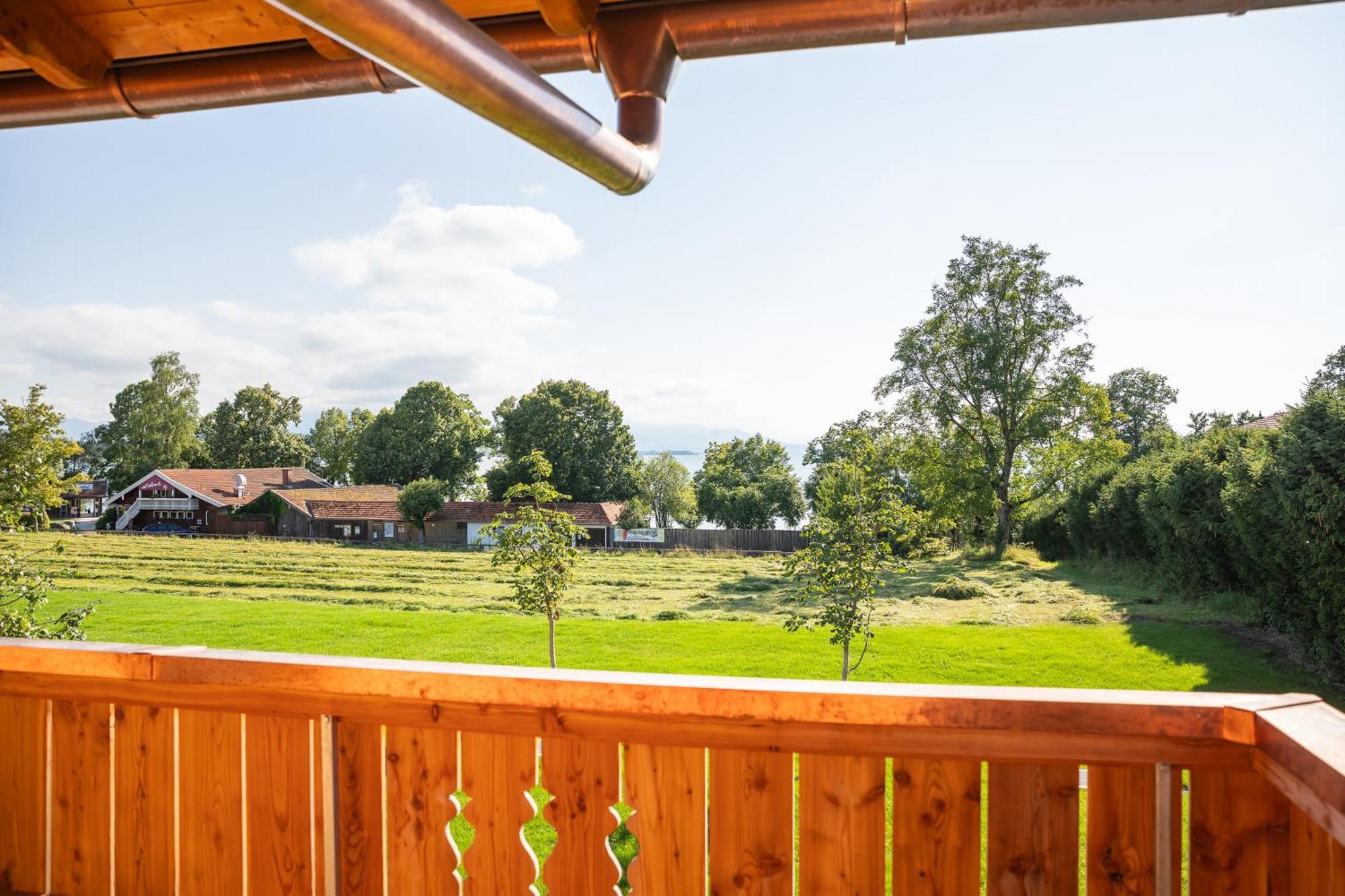 Graf Chiemo Suites - Direkt Am Chiemsee Mit Separatem Seezugang Chieming Luaran gambar