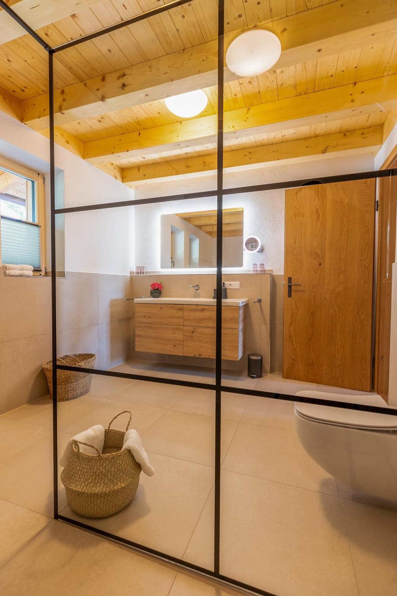 Graf Chiemo Suites - Direkt Am Chiemsee Mit Separatem Seezugang Chieming Luaran gambar